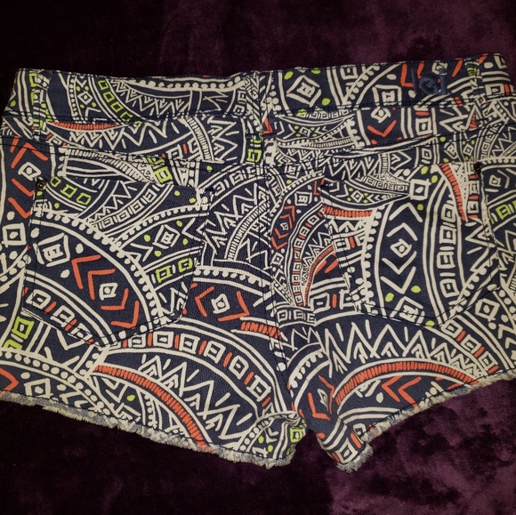 lei Patterned Shorts - Picture 2 of 4
